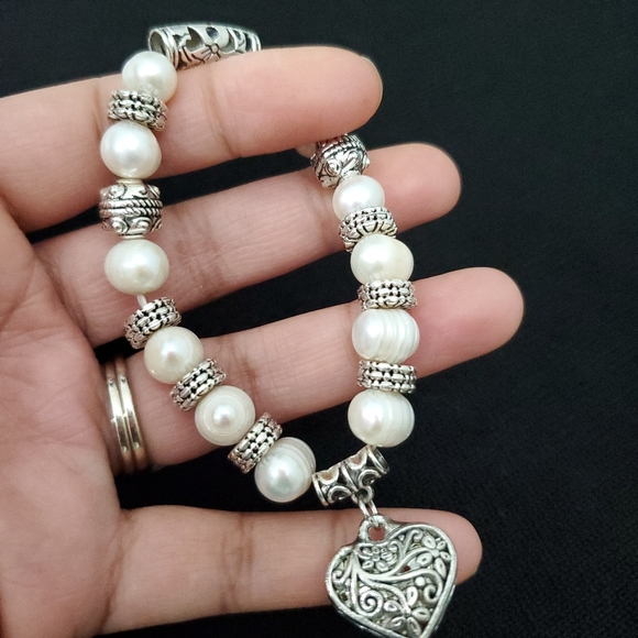 Pearl and Silver Bracelet with Heart Pendant - Picture 3 of 5